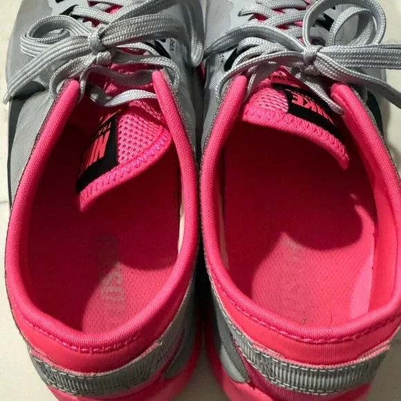 GUC Nike Women's Gray and Hot Pink Training Sneakers - Picture 3 of 5